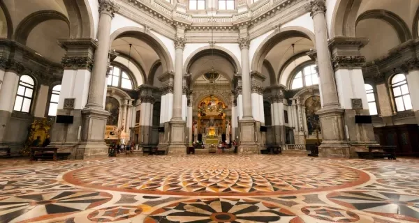 Τα εκπληκτικά πατώματα υψηλής αισθητικής των εκκλησιών της Ιταλίας