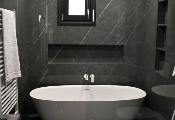 ICONIC SHOWER AND BATHTUB SPACE – GIANNOULI LARISAS