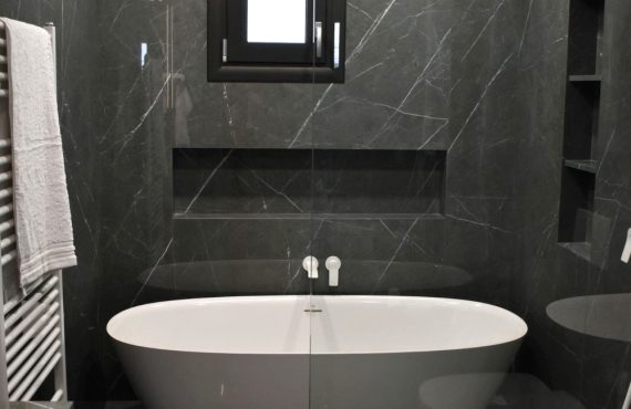 ICONIC SHOWER AND BATHTUB SPACE – GIANNOULI LARISAS