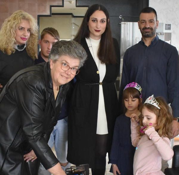 Σε όμορφο κλίμα πραγματοποιήθηκε η κοπή της βασιλόπιτας στο κατάστημα Kontogianni Bath & Floor